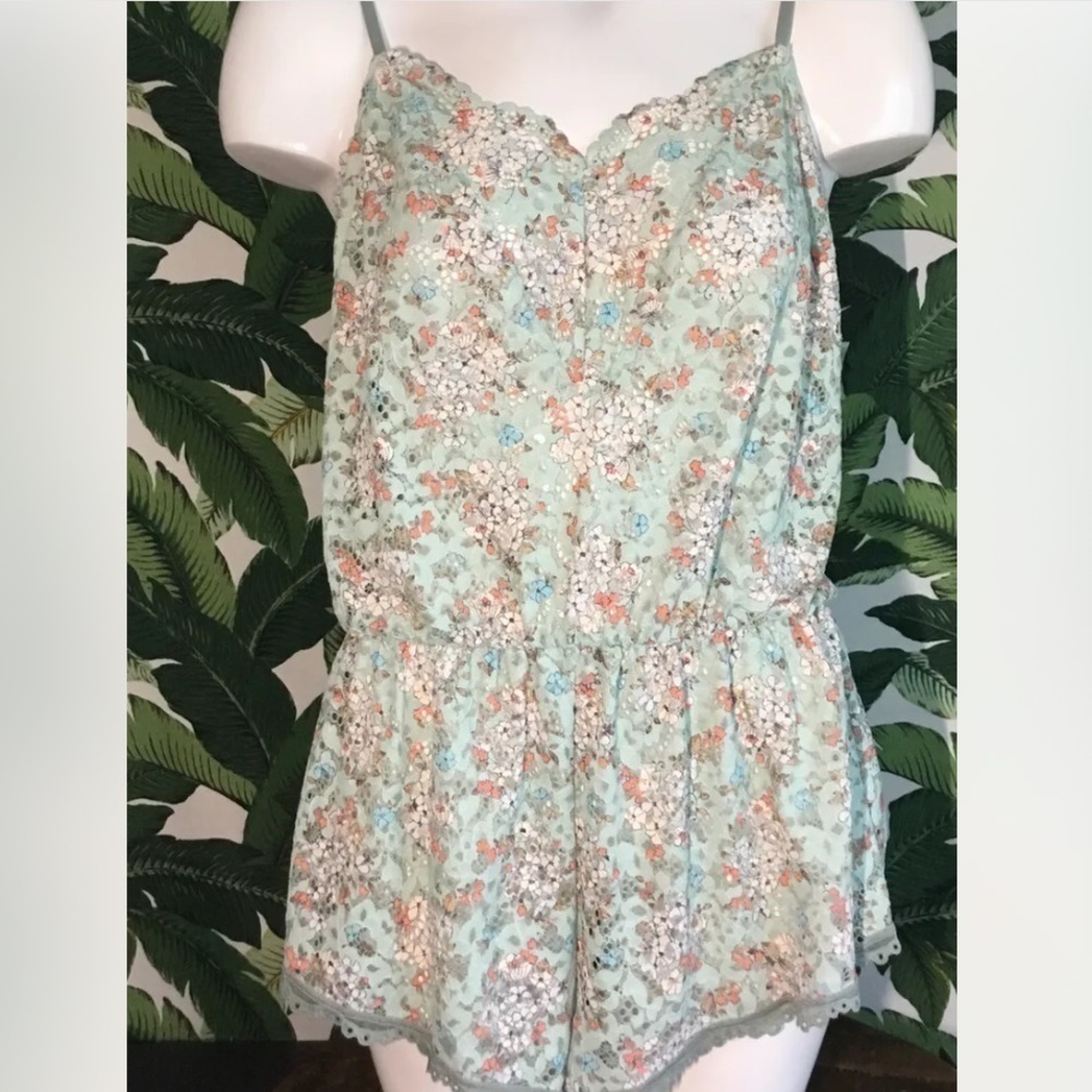VICTORIA’S Secret Eyelet Silver Sea Floral Full Lace Romper Lingerie Size Medium - Picture 7 of 12